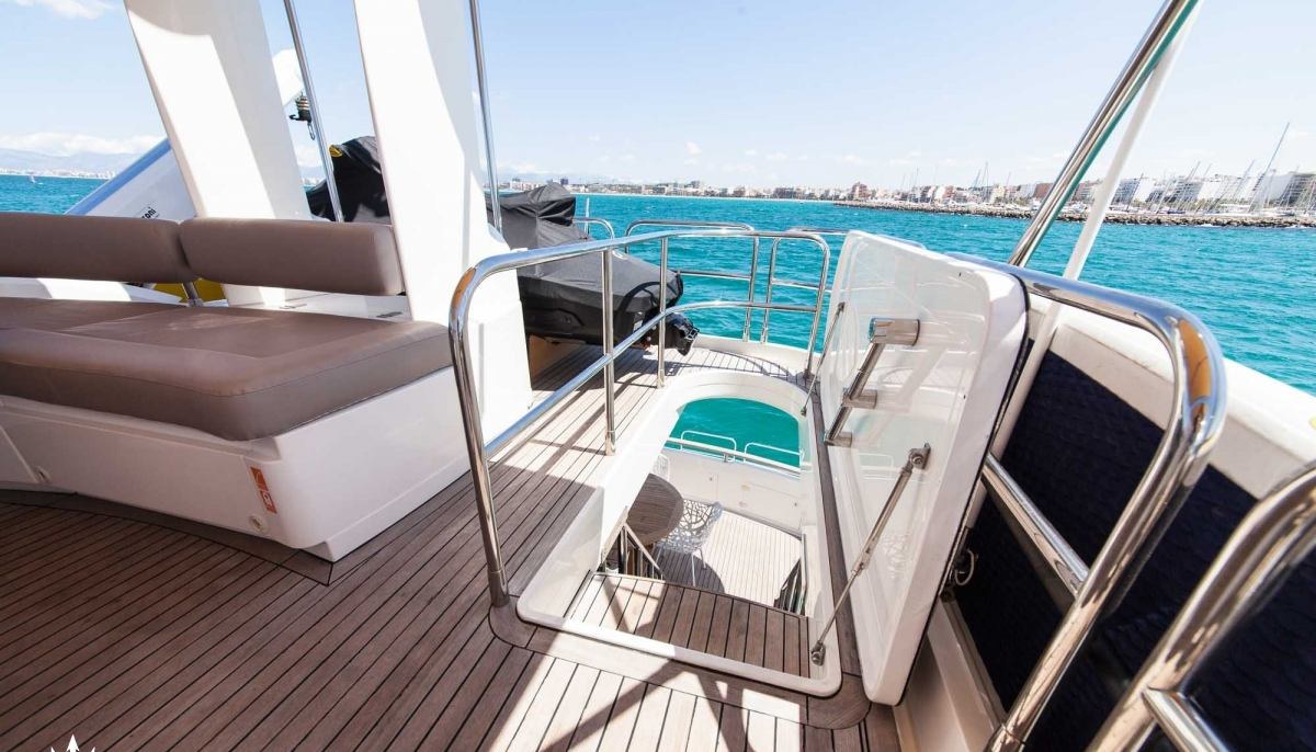 NIRVANA yacht charter 3