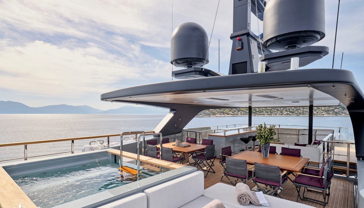PARA BELLUM yacht charter 3