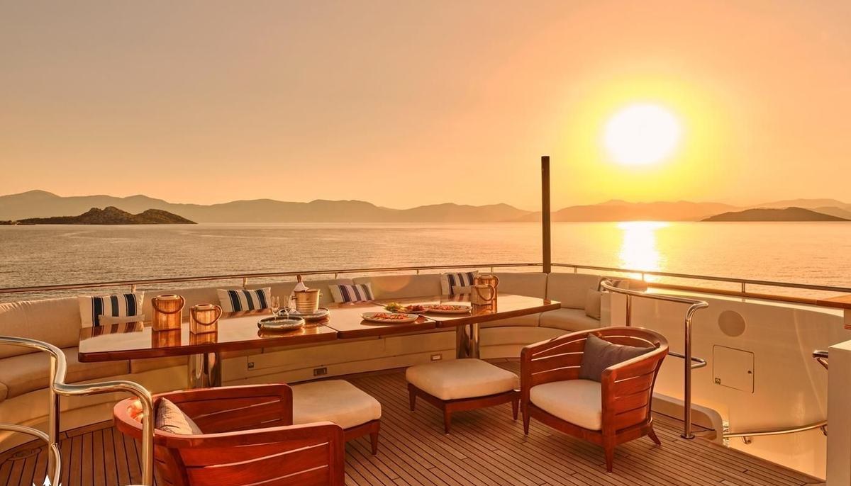 ARTEMISEA yacht charter 4