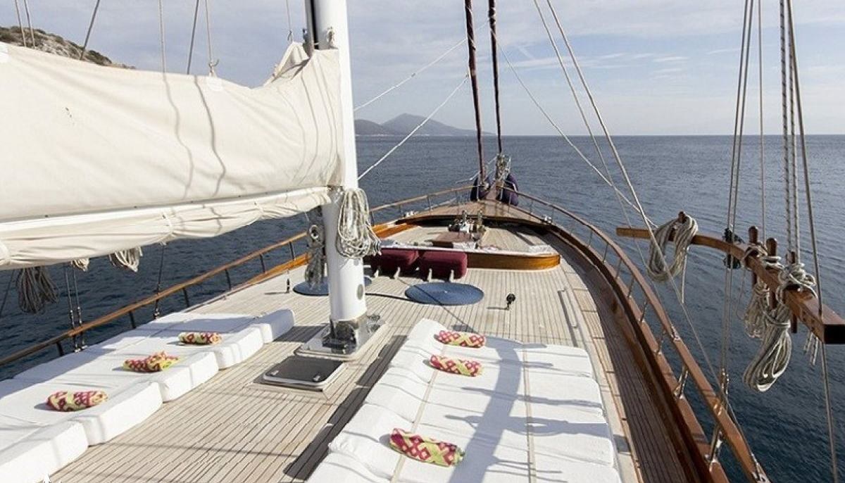 DREAMLAND yacht charter 3
