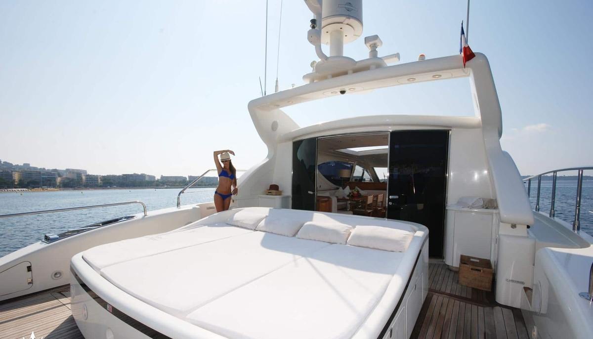 LADY SPLASH yacht charter 4