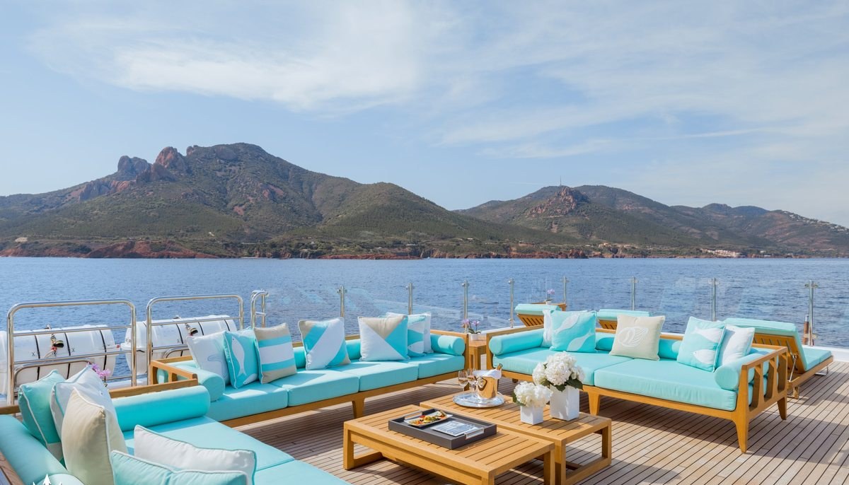CLELIA III yacht charter 4