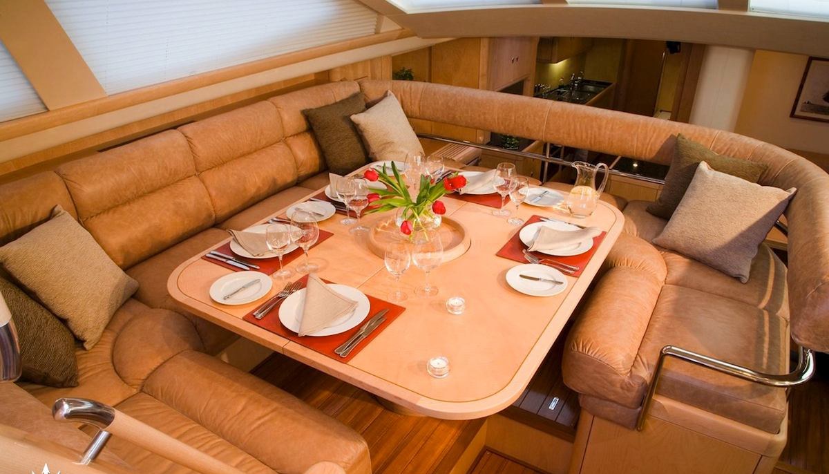 DAMA DE NOCHE yacht charter 4