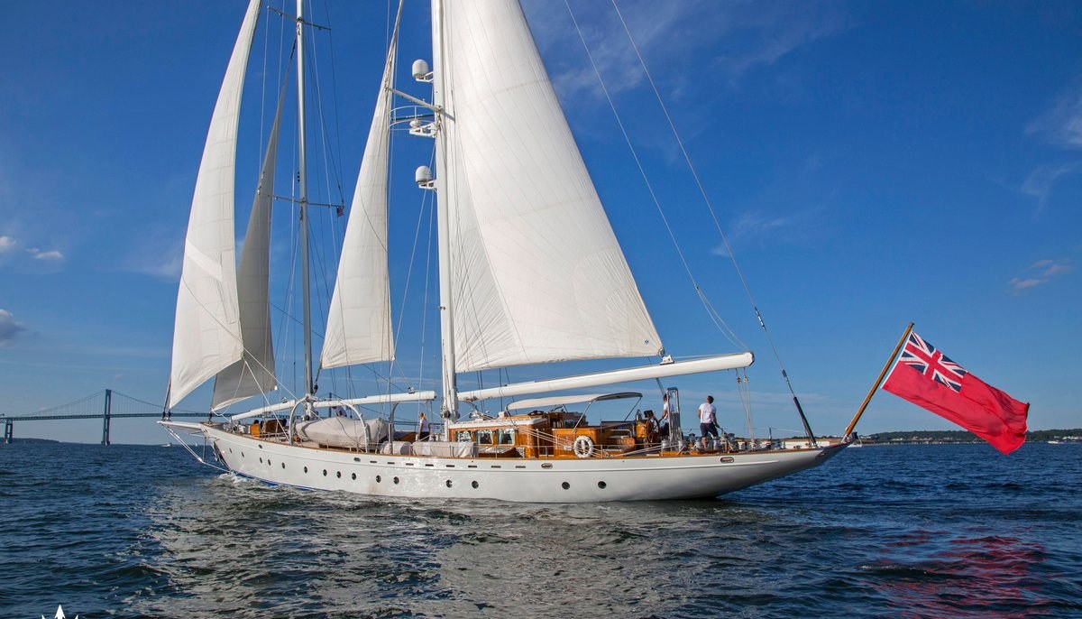 GLORIA yacht charter 4