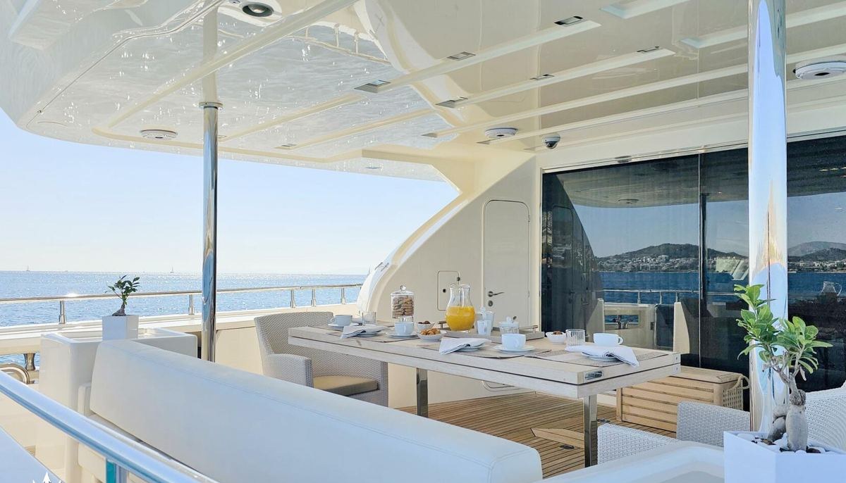 INFINITAS yacht charter 5