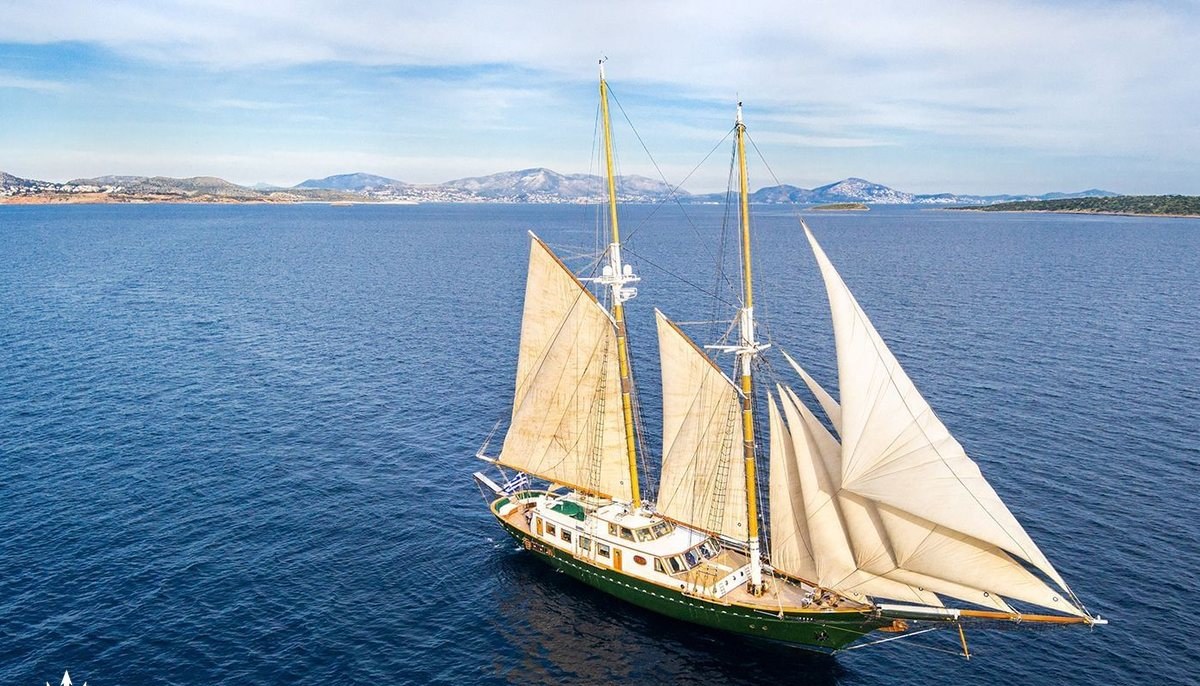 ARKTOS yacht charter 2