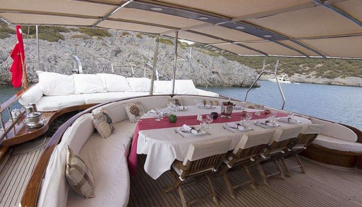 DREAMLAND yacht charter 5