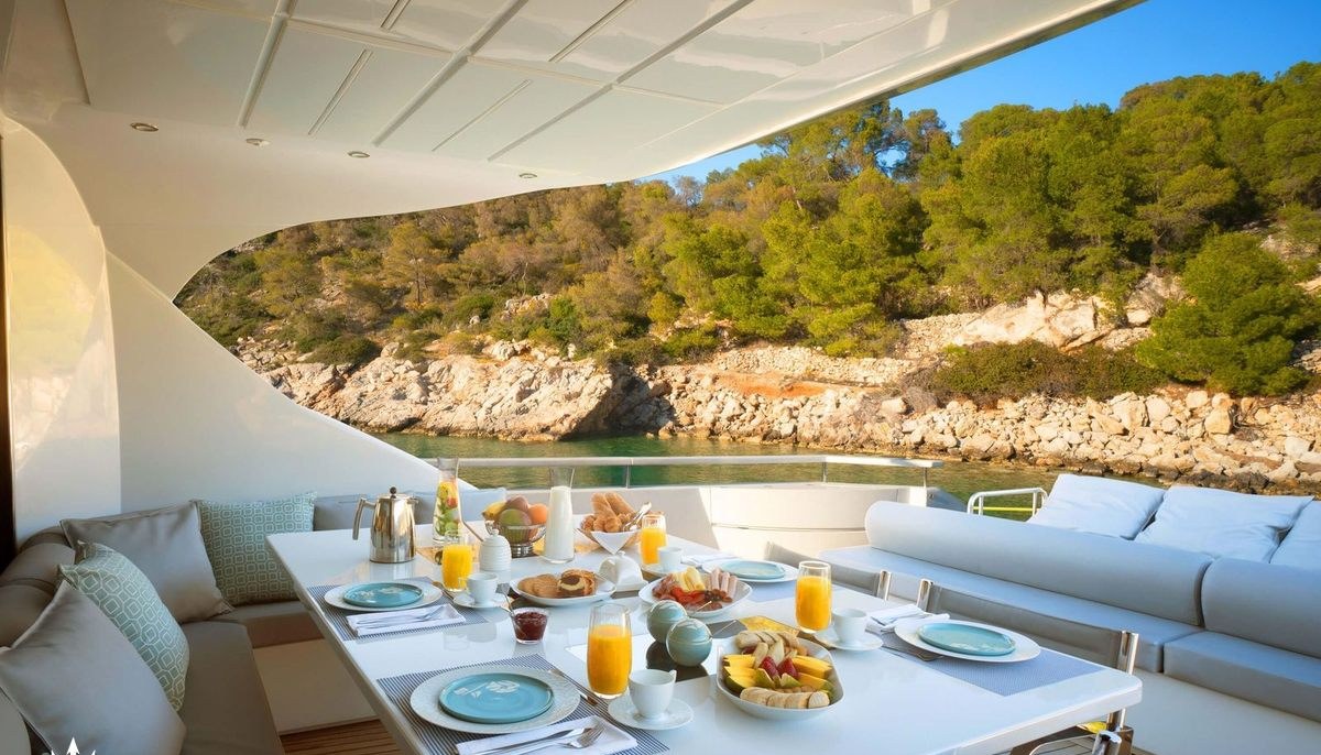 MAC yacht charter 4