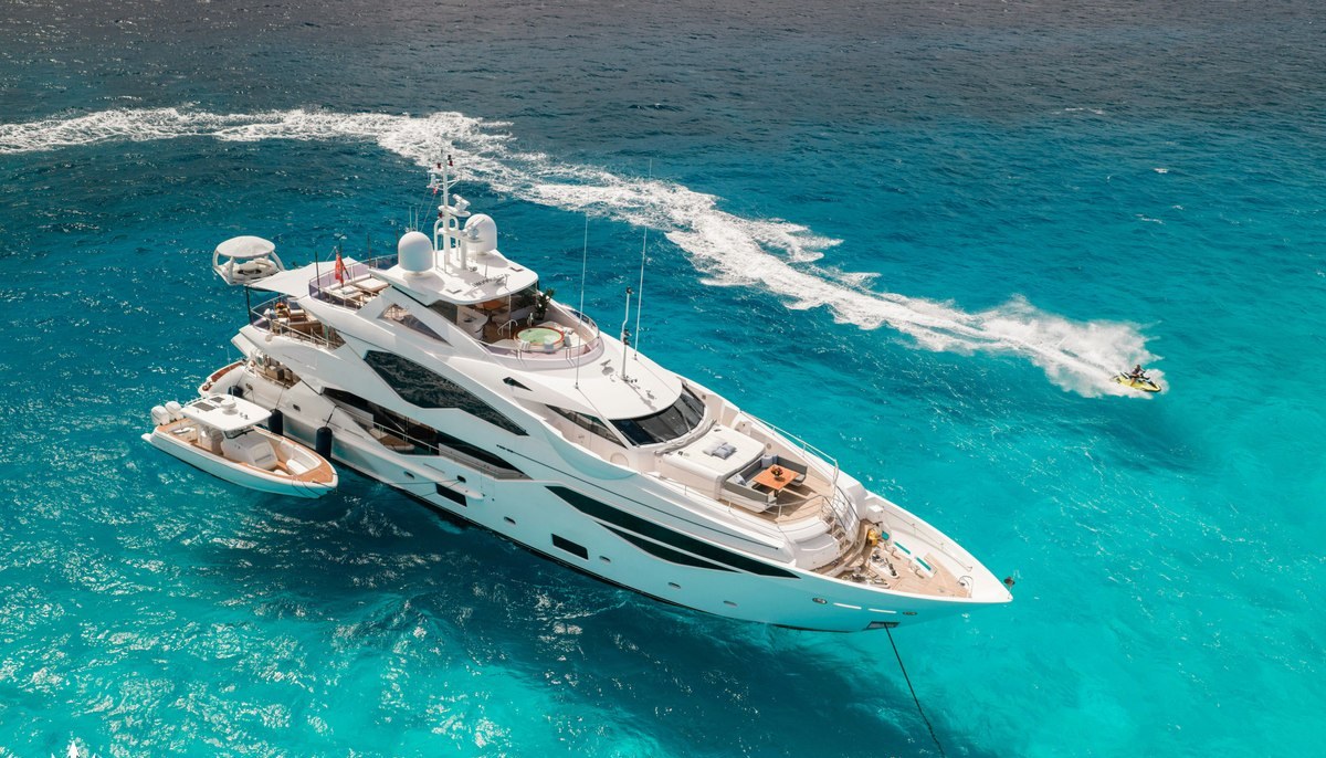 CAPTAIN MORGAN III yacht charter 2