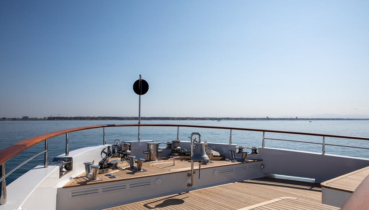 BEYOND CAPRICORN yacht charter 3