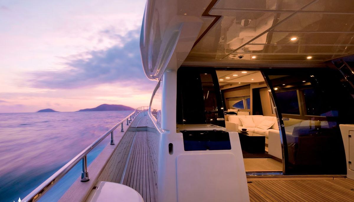 SELFIE yacht charter 3