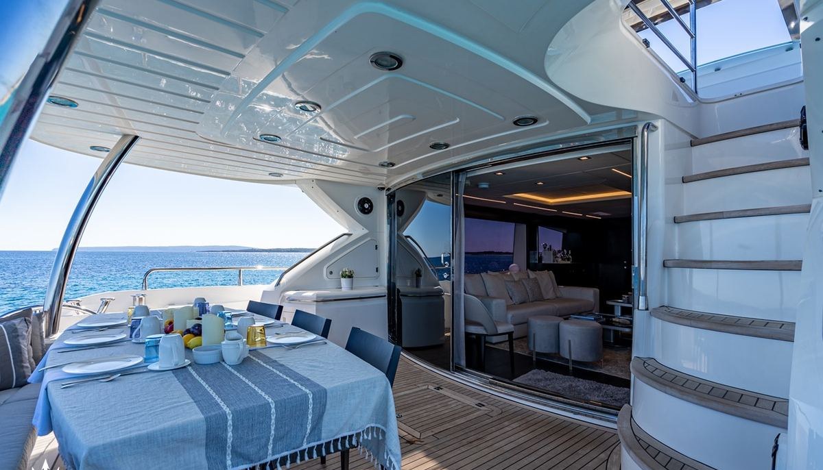 MOZZ II yacht charter 5