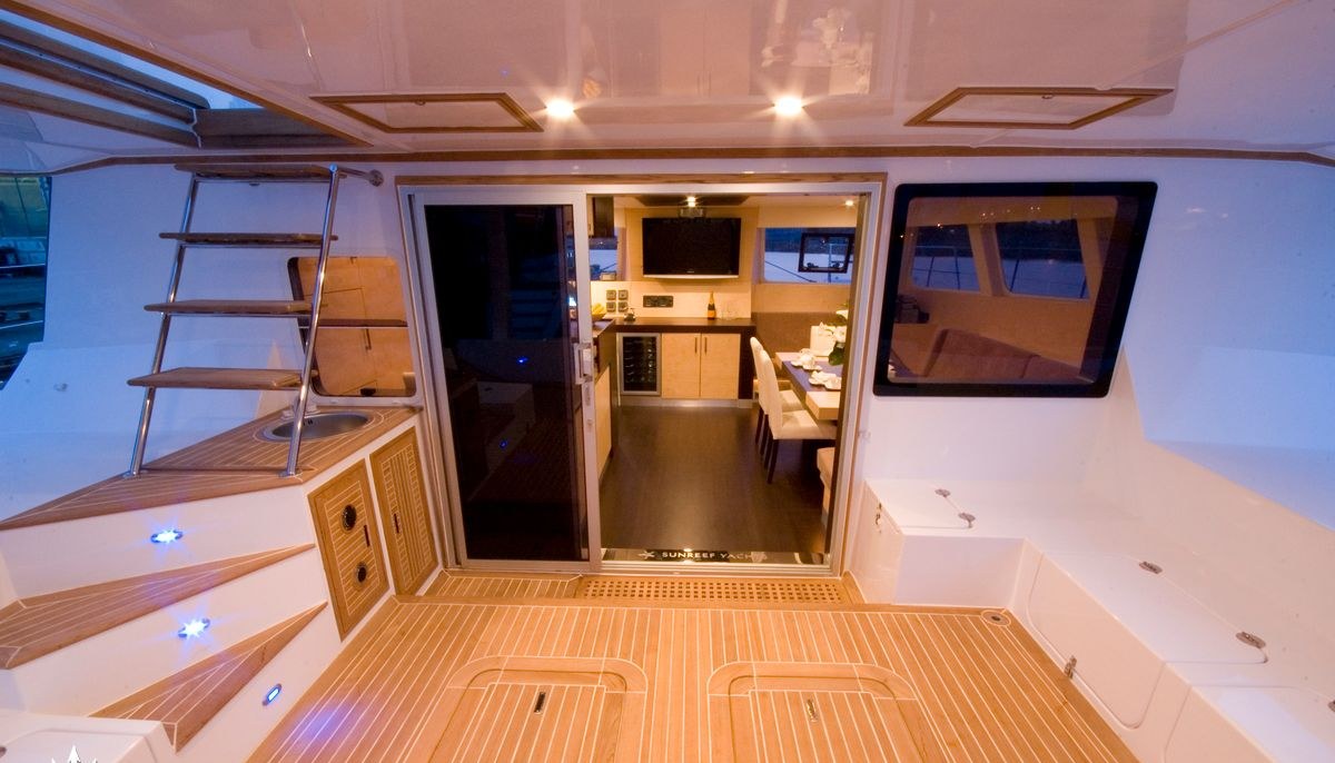 DEPENDE IV yacht charter 5