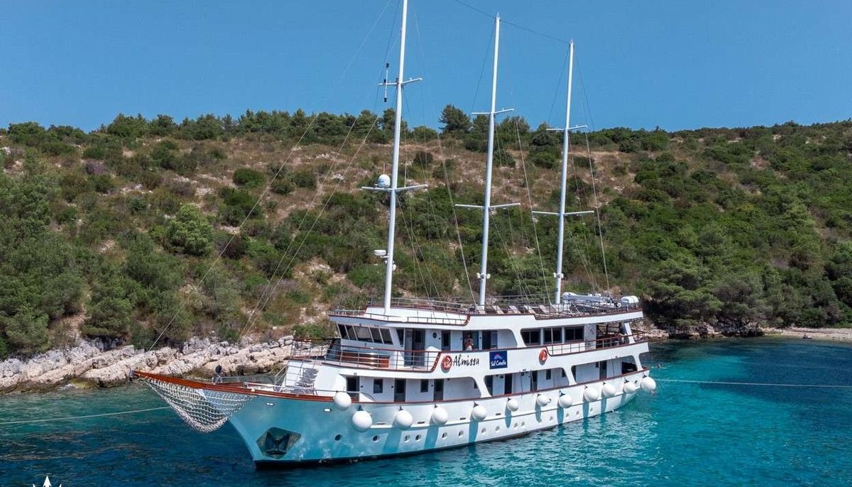 ALMISSA yacht charter 2