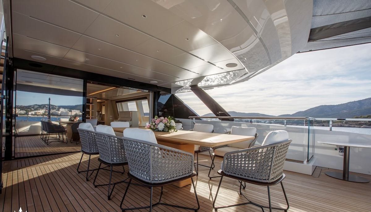 PERLA BIANCA yacht charter 5