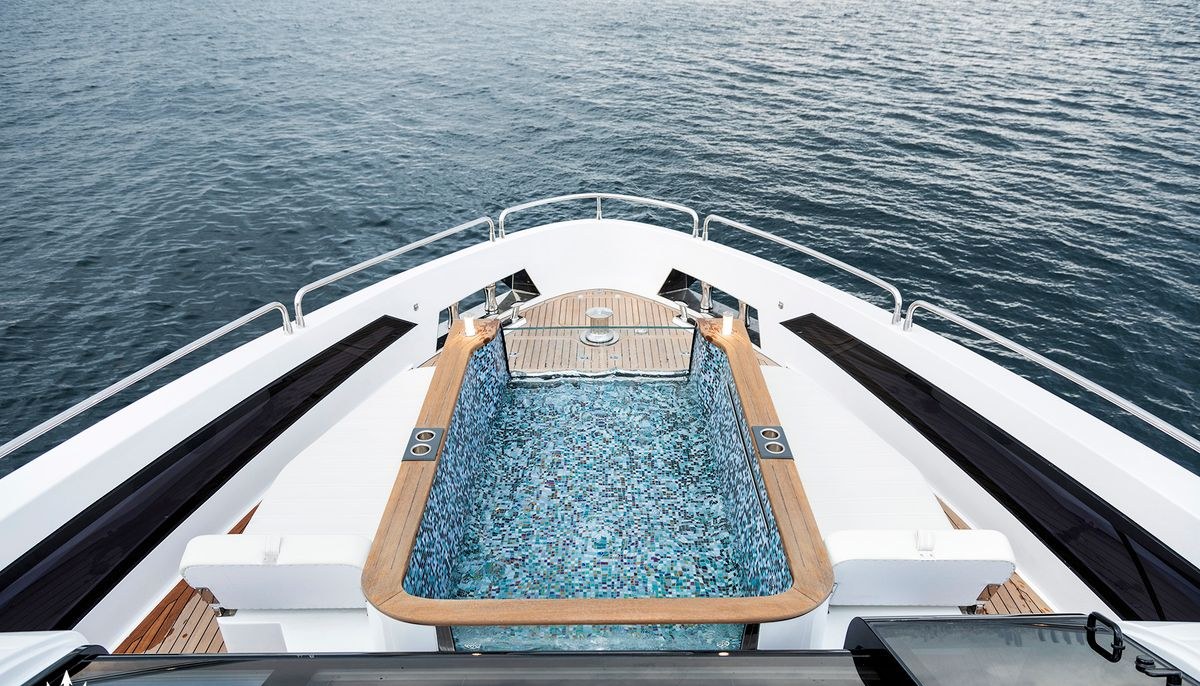 VITAMINA GRANDE yacht charter 3
