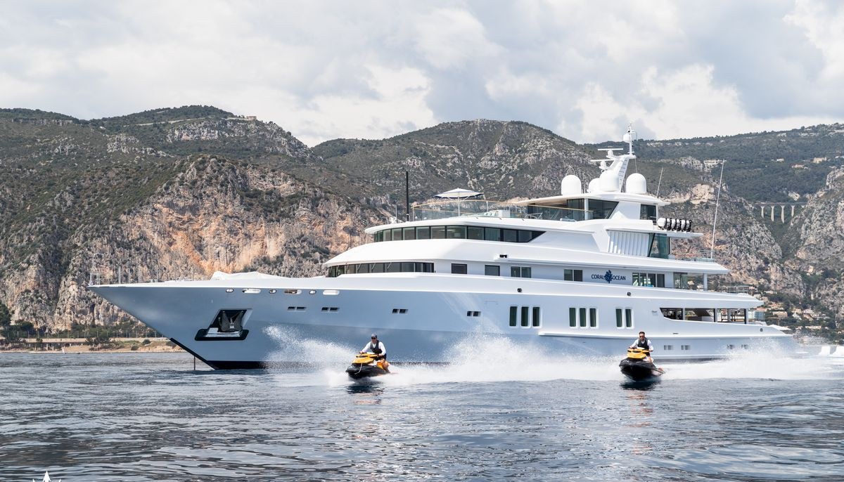 CORAL OCEAN yacht charter 2