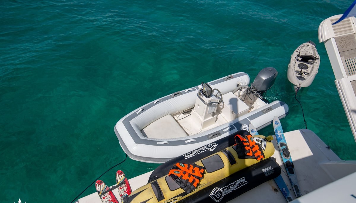 ANANAS yacht charter 5