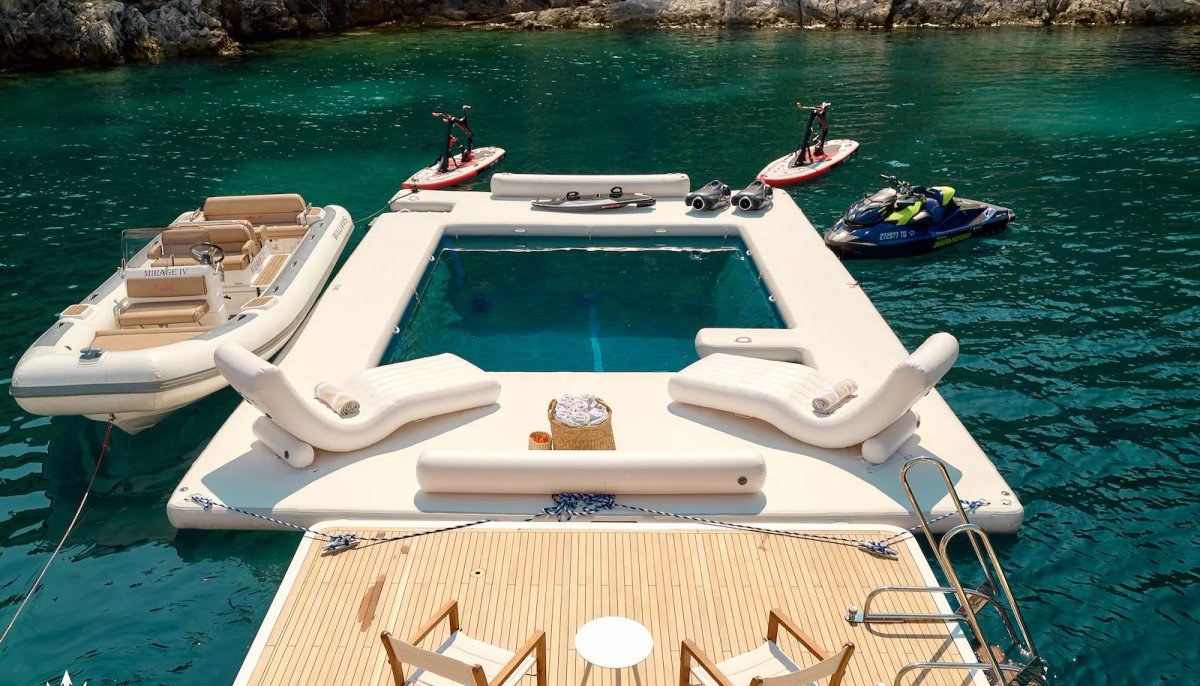 MIRAGE IV yacht charter 5