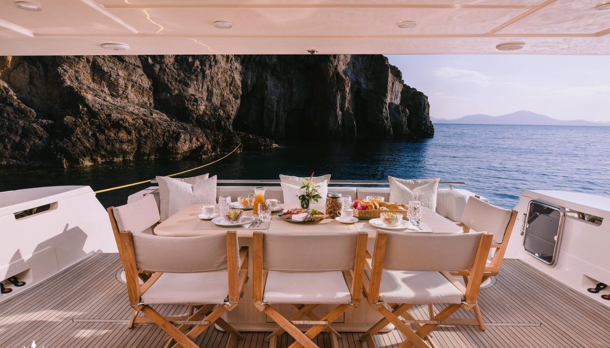 D&D yacht charter 4