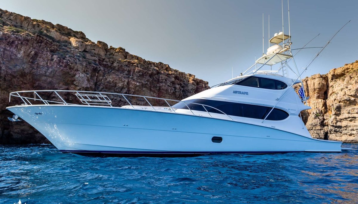 ASTRAPE yacht charter 2