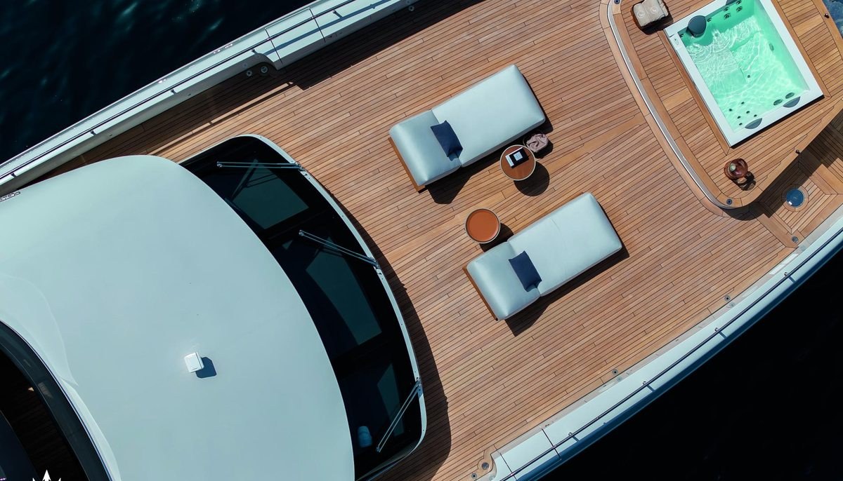 DAWO yacht charter 3