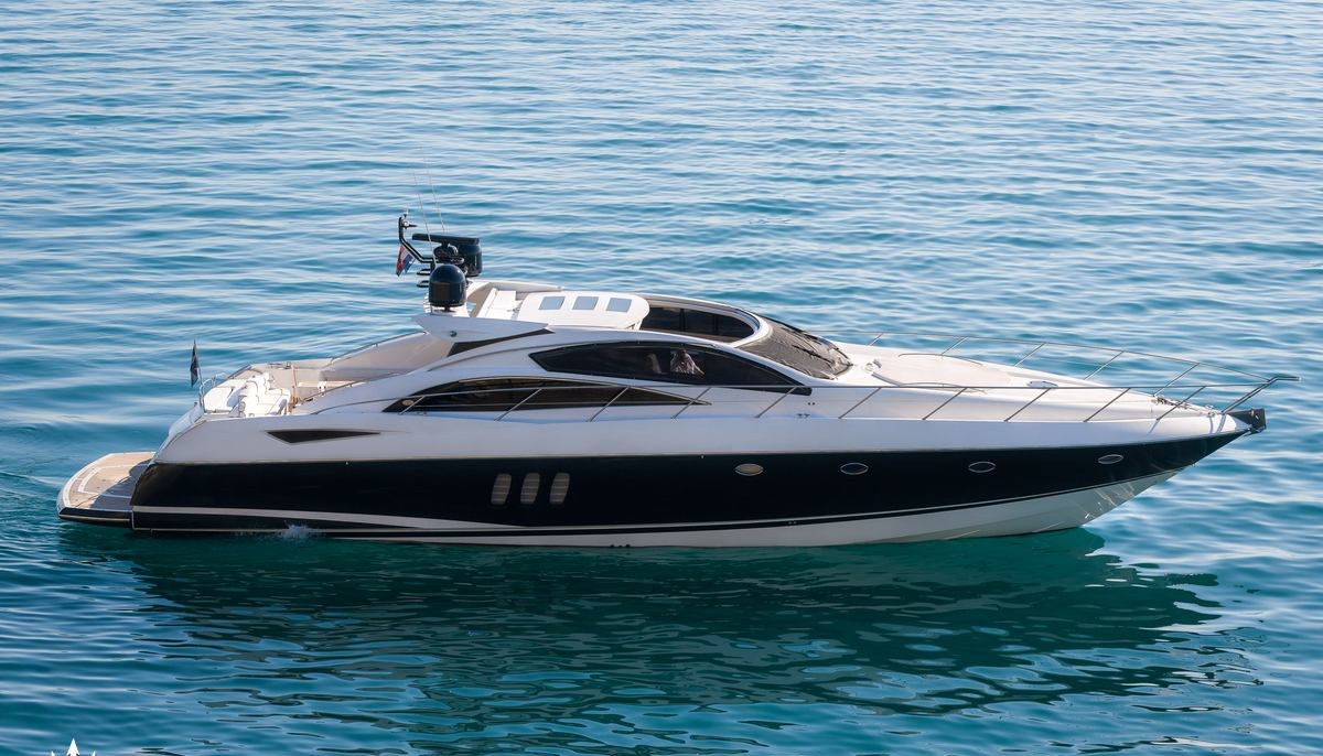 GLORIOUS yacht charter 2