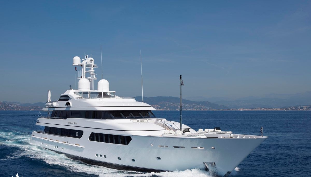 HURRICANE RUN yacht charter 2