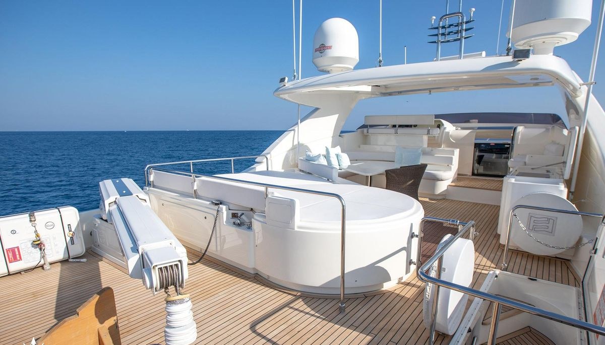 MAXI BEER yacht charter 5