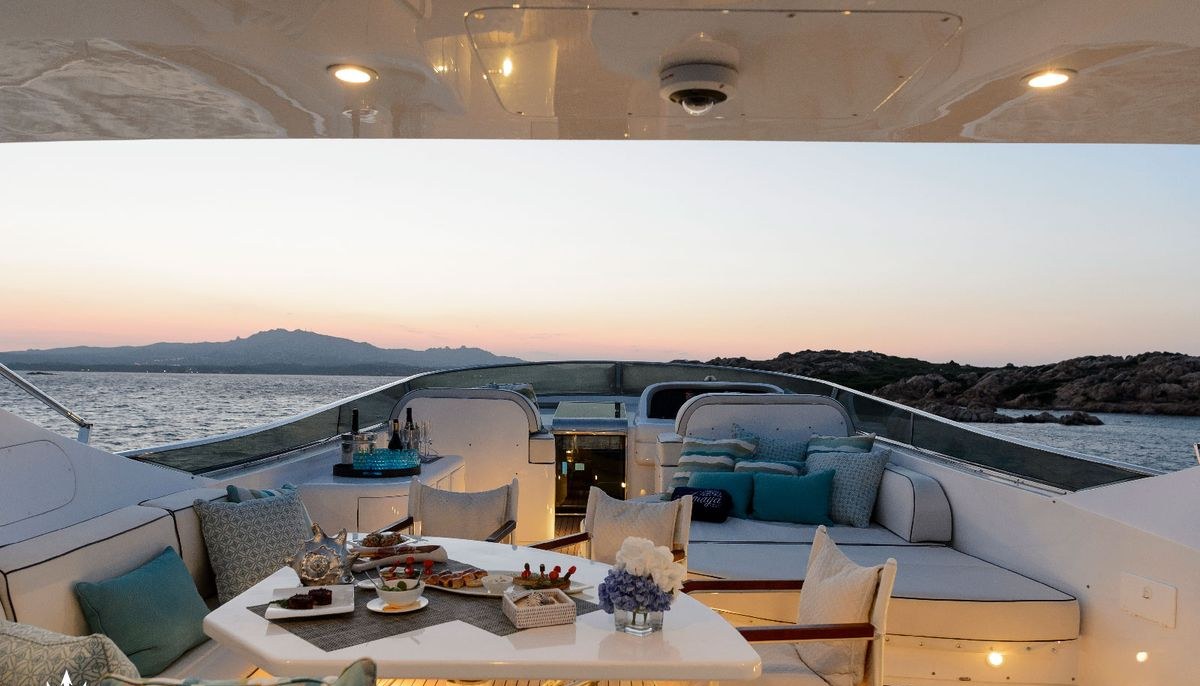 AMAYA yacht charter 5