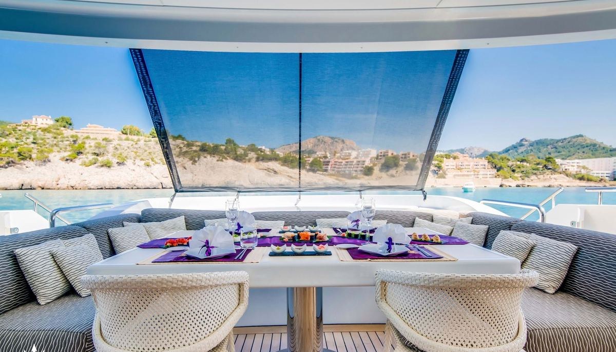 AZIZA yacht charter 5