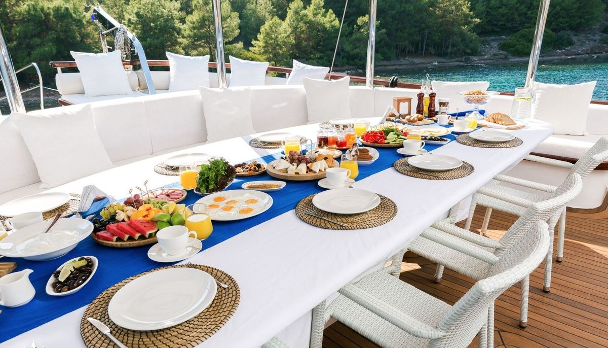 HALCON DEL MAR yacht charter 5