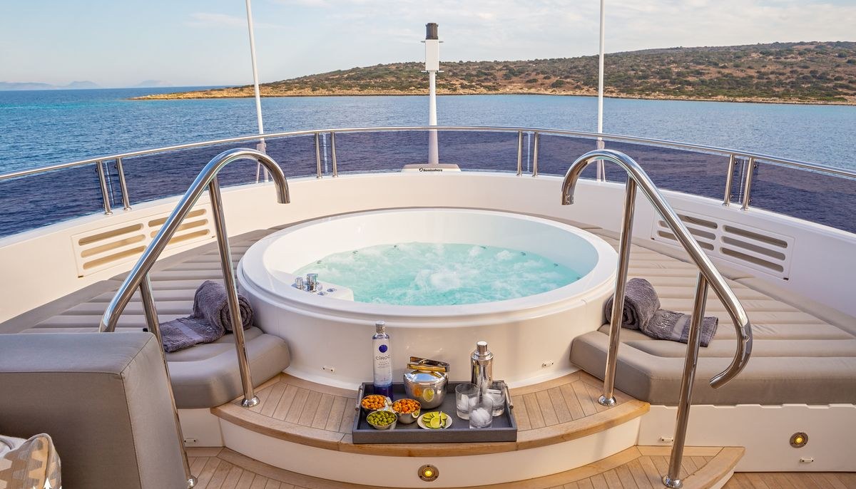 AQUA LIBRA yacht charter 3