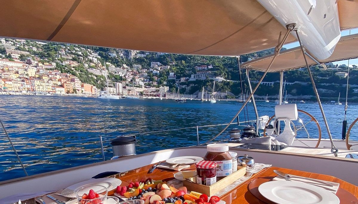 CONSTANTER yacht charter 4
