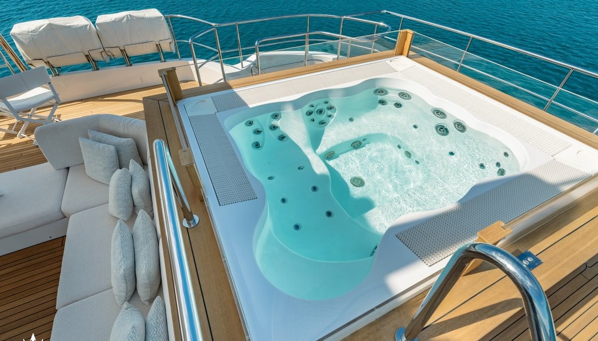LADY MRD yacht charter 3