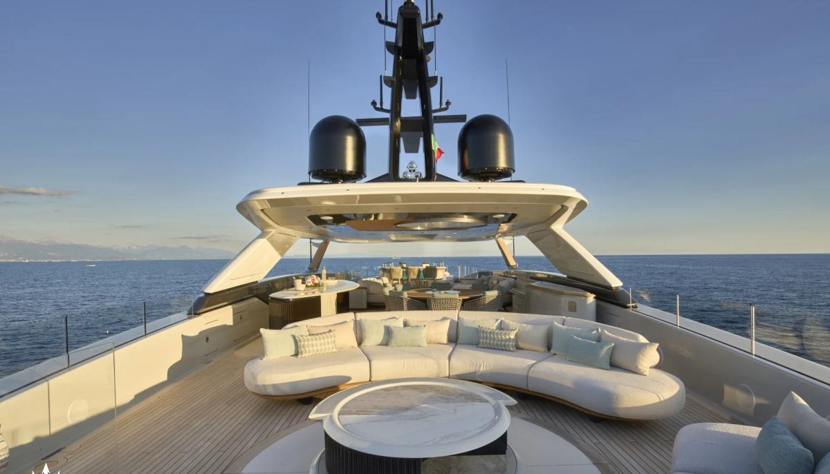 AWANDRA yacht charter 3