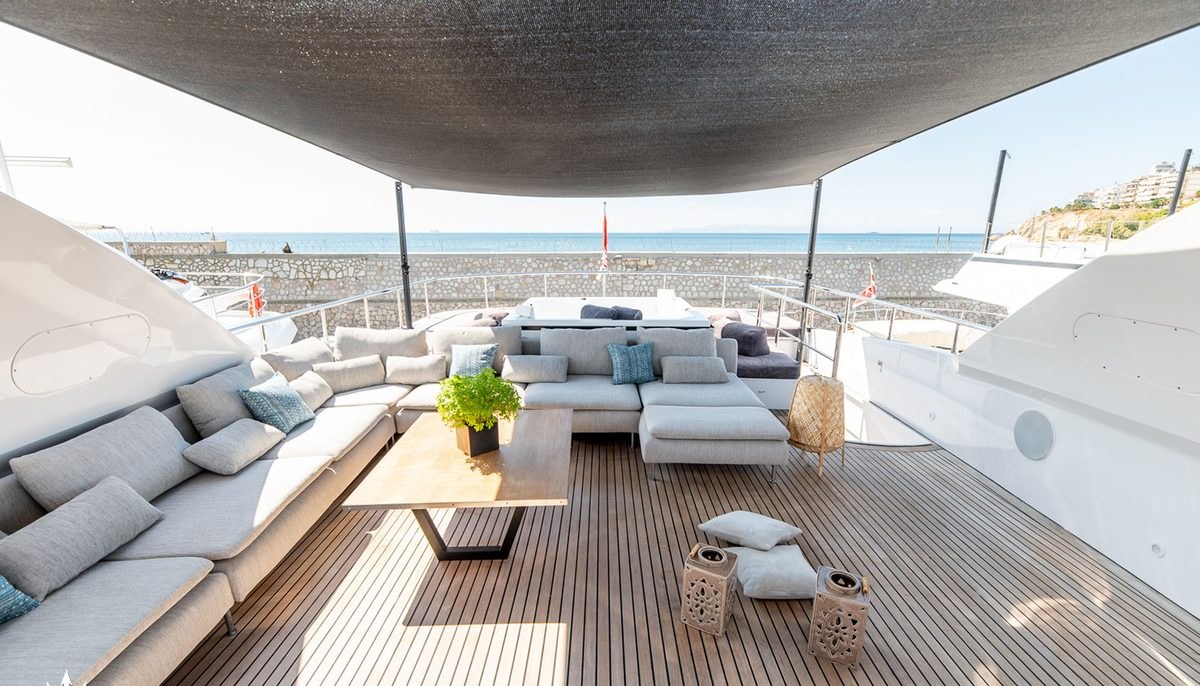 PAREAKI II yacht charter 4