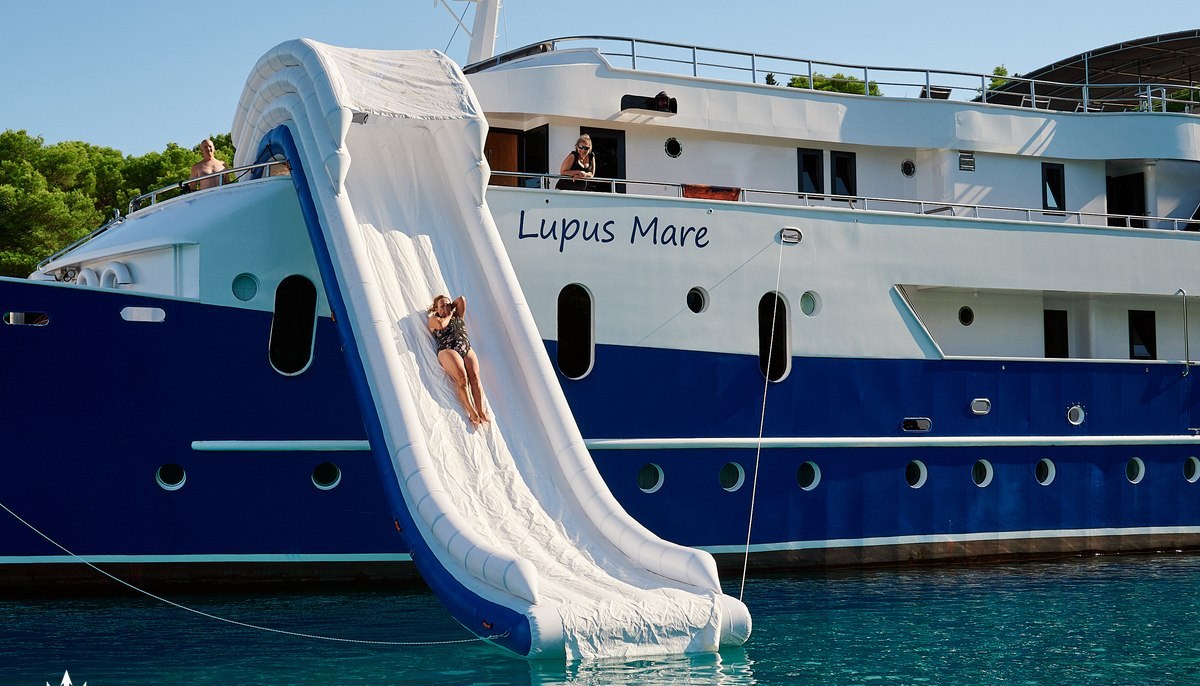 LUPUS MARE yacht charter 5