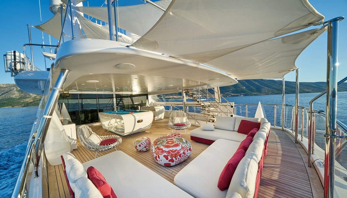 HAPPY ME yacht charter 4