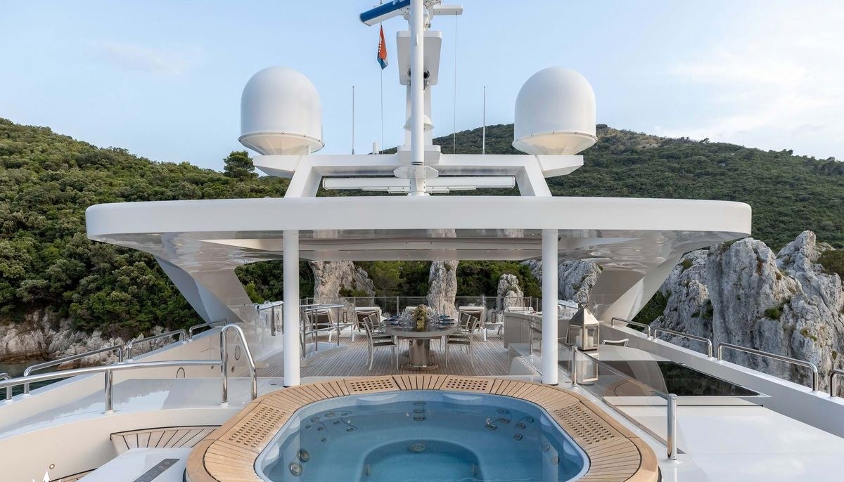 LAMMOUCHE yacht charter 3