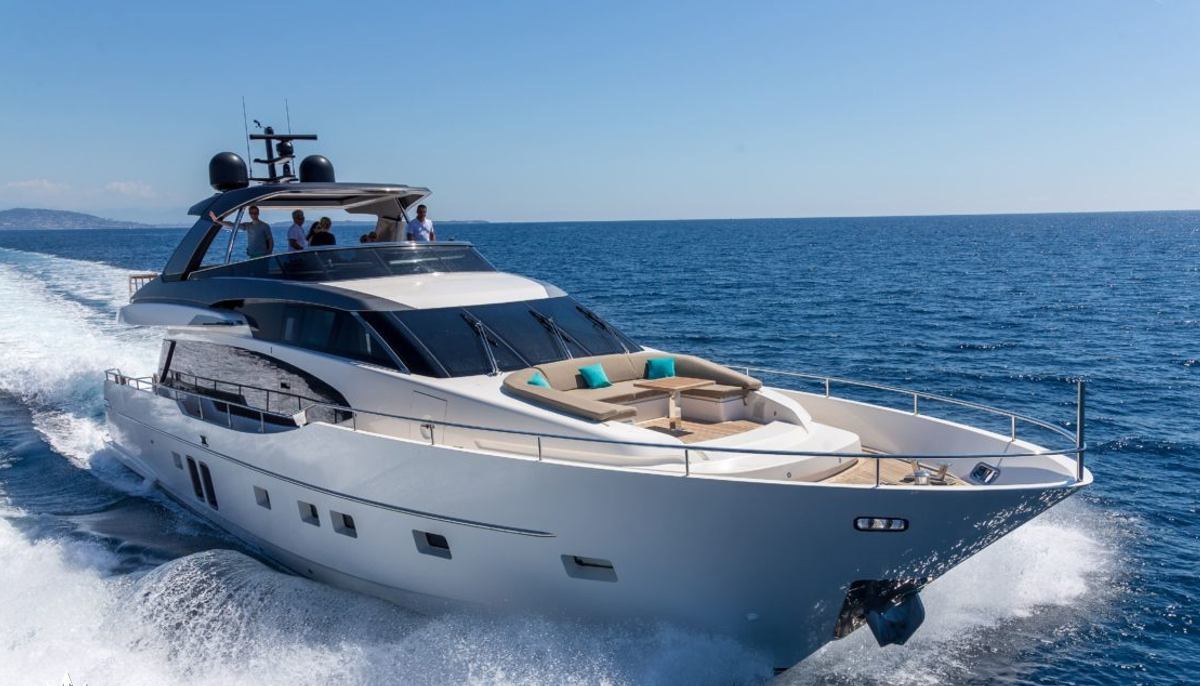 REGINE OF CANNES yacht charter 2