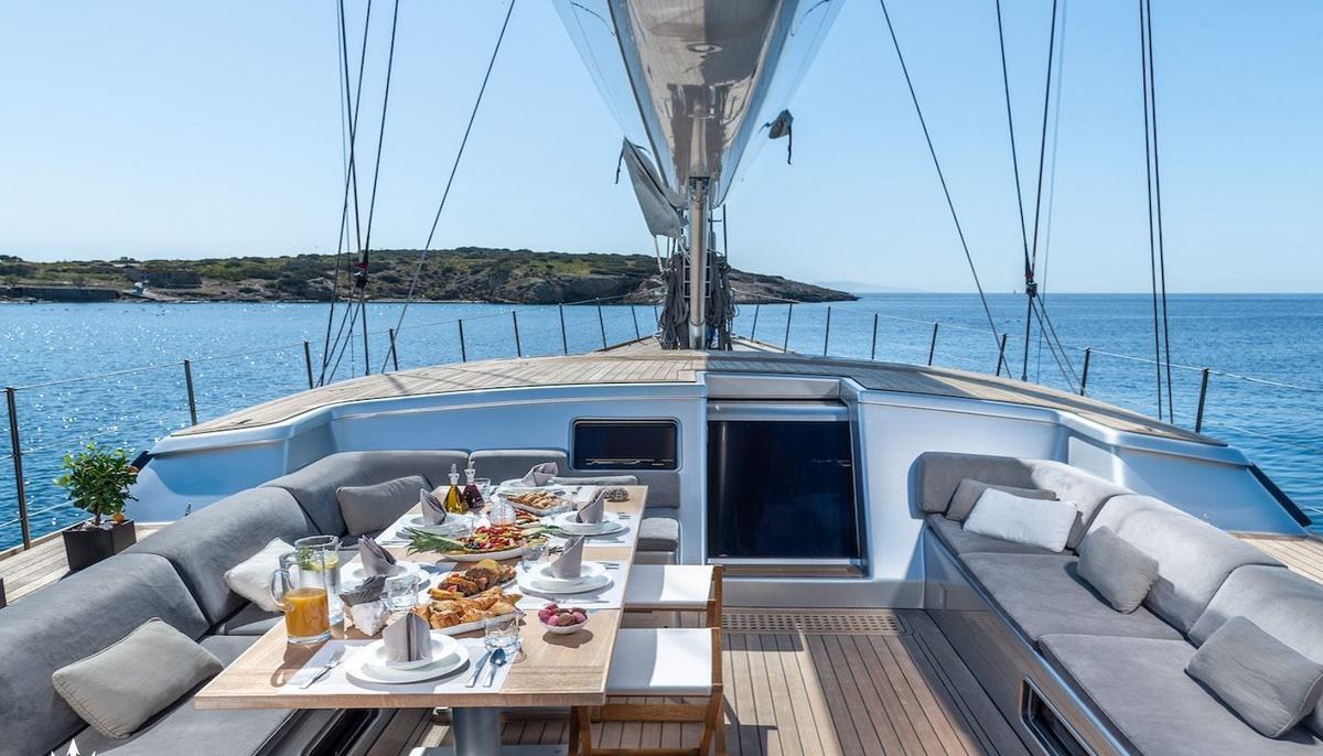 BLACK LION yacht charter 3