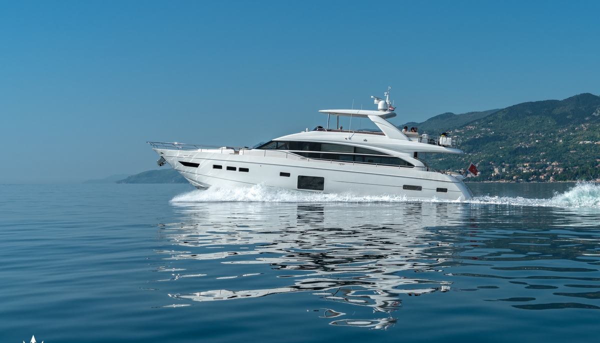 LARIMAR II yacht charter 2