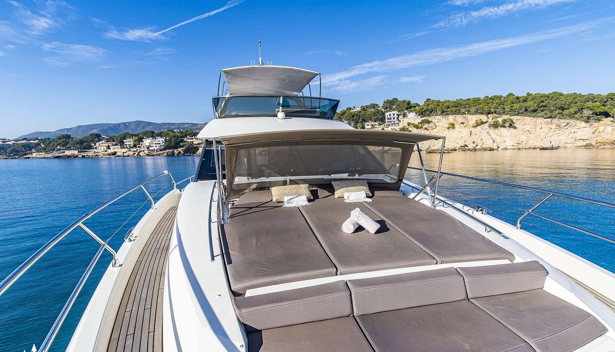 BLUE M yacht charter 4