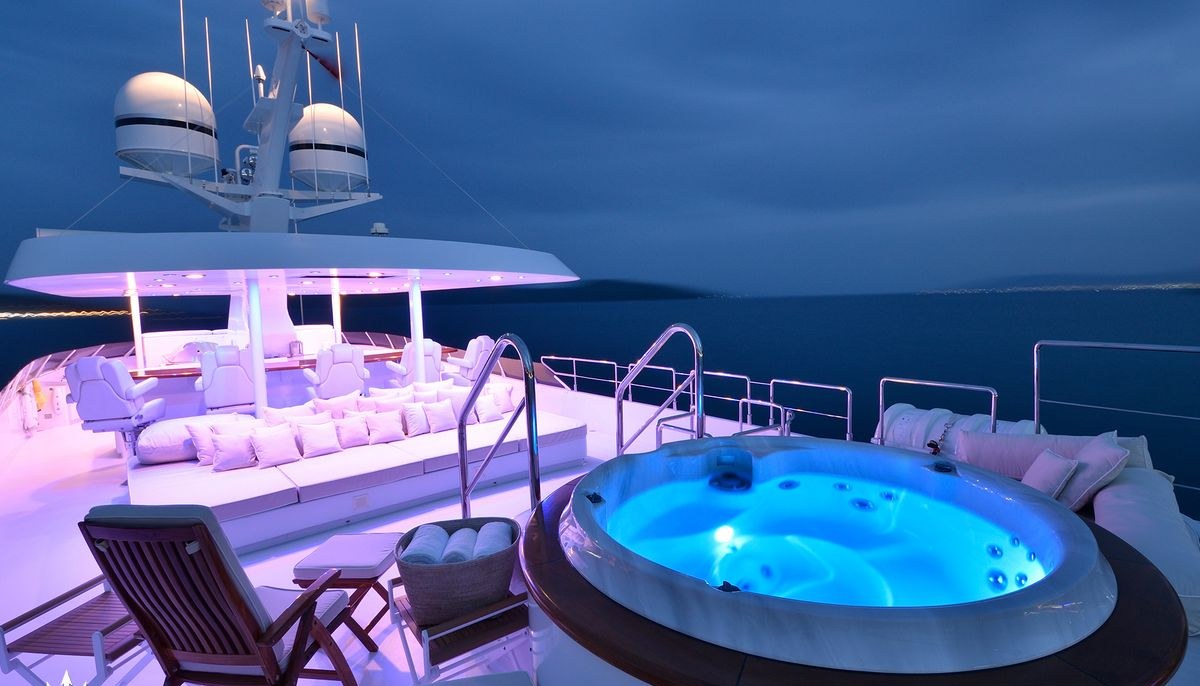 AZZURRA II yacht charter 4
