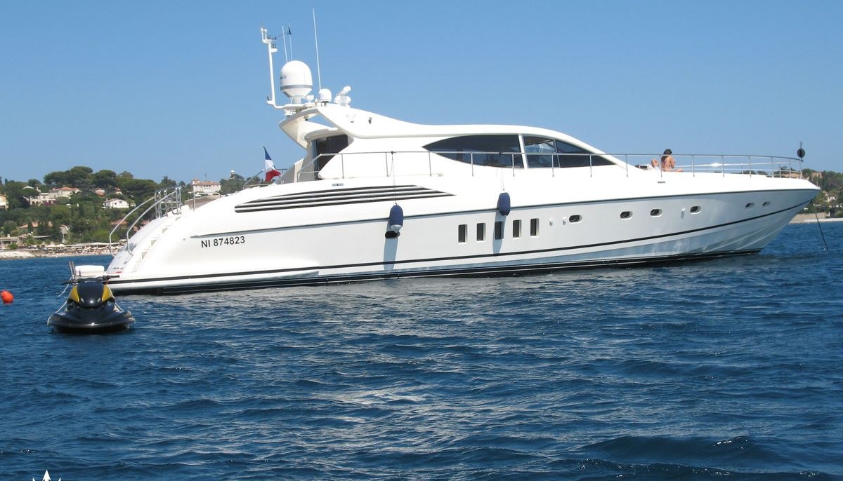 OLA MONA yacht charter 3