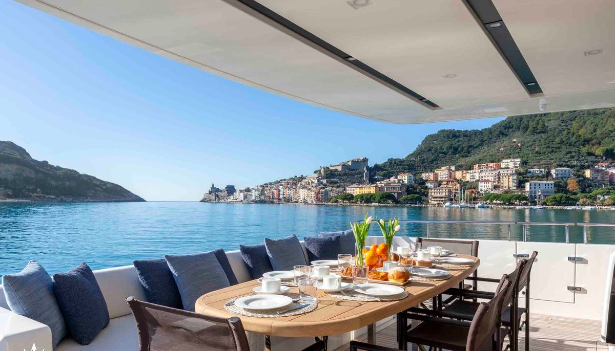 QUEEN MARTINA yacht charter 5