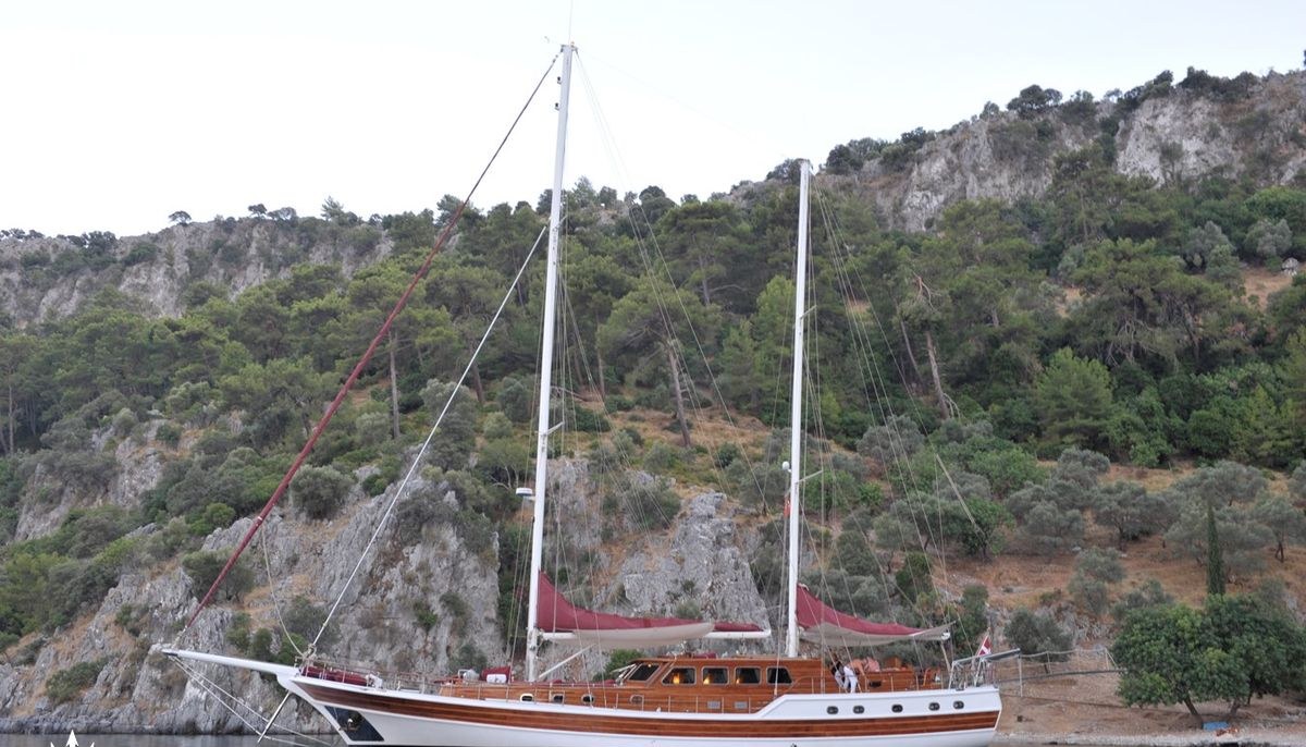 CLARISSA yacht charter 2