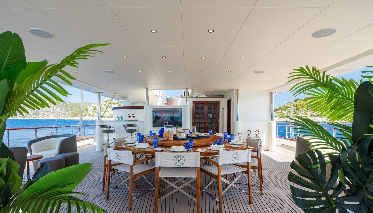 THE LANGLEY yacht charter 5