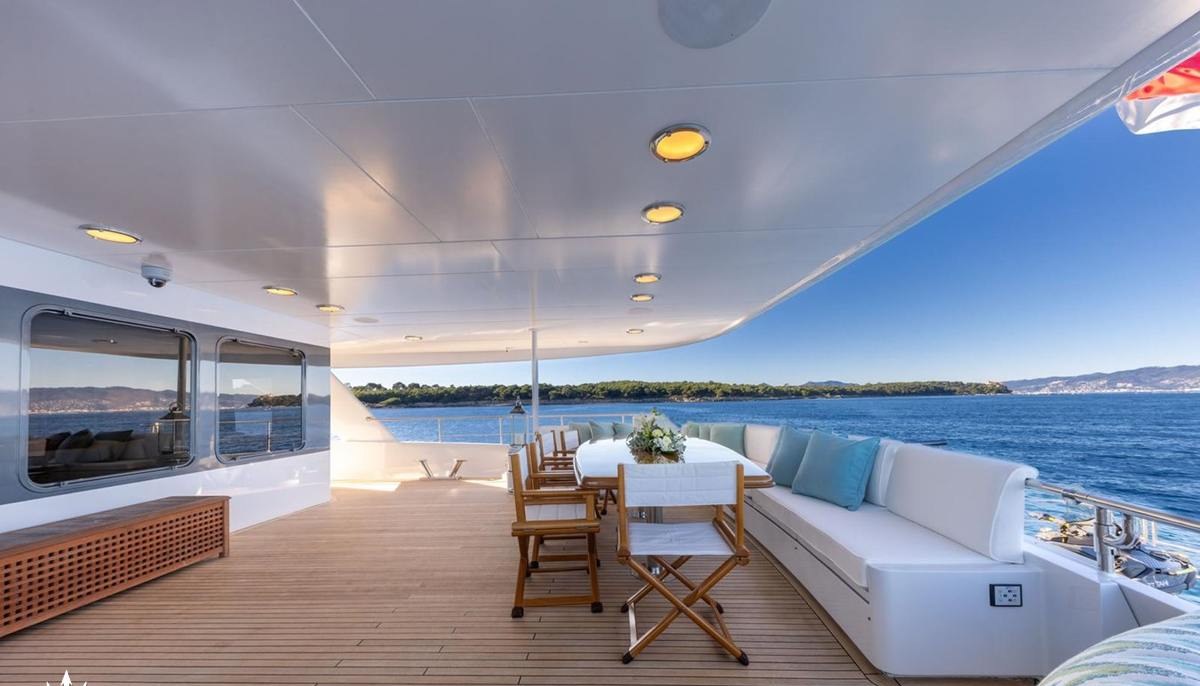TAHI yacht charter 5
